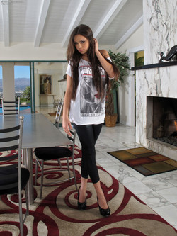 689 Nina James/689_003.jpg